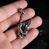 Hip Hop Wolf Tide Street Hand Charm Rock Love You Gesture Titanium Steel Naszyjnik Moda Osobowość Czaszka Wisior Bling Party Hip Hop Biżuteria