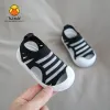 Utomhus 2020 Summer Baby Shoes Rase Duck Net Shoes Soft Bottom Bortable Toddler Shoes