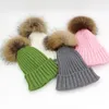 Boinas GZHILOVINGL Big Pompoms Gorro de punto Sombrero para mujeres Hombres Invierno Natural Mapache Piel Sombreros Cálidos Fábrica de China