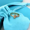 Pierścienie zespołu biżuteria t Diamond Rose Gold Fashion prosta pierścionka z pary krzyżowej wszechstronna kolorowa chłodna h24227