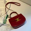 Triunfos mulher bolsa designer saco crossbody sacos esquerda cunhada sela arco triunfal mulheres mini casamento vermelho um ombro carregando