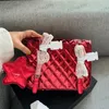 24c Bolsa de estrella roja Mochila 25 cm Diseñador Bolso de hombro para mujer Charol brillante Diamante Tela escocesa Hardware dorado Hebilla de metal Tote de lujo Cadena Matelasse Bolsas de moda