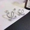 Designer's geometrische high-end oorbellen zilveren pareloorbellen niche-ontwerp gevoel eenvoudige en gepersonaliseerde letters veelzijdige oorbellen