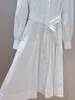 Robe femme marque de mode européenne coton blanc revers à manches longues taille froncée chemise robe midi