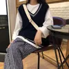 Kvinnors tröjor 2024 Kvinnor Slim Warm Korean Pullover Vest Twist Stripe Sweater Autumn Winter Preppy Style V-hals stickad ärmlös