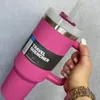 Cosmo Pink Flamingo Travel Bottles 실리콘 핸들 뚜껑과 밀짚 여행용 자동차 머그잔을 가진 40oz 스테인리스 스틸 텀블러 2 세대 배송 준비