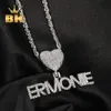 DE BLING KING aangepaste mini beginletter met hart borgtocht hanger micro verharde CZ gepersonaliseerde naam plaat ketting hiphop sieraden 240220