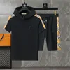 Yeni Yüksek Kaliteli Erkek Trailsits Setleri Jogger Sweatshirts Sports Sporting Suit Erkek Kadın Kısa Pantolon Kapşonlu Tişört Külot Tasarımcı Spor Giyim Seti M-3XL