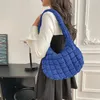 Bolsas de noche Mujeres Ligeras Axilas Tote Bolso Bolso plisado Patrón de celosía Hombro acolchado para 2024