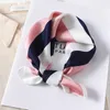 Sciarpe Sciarpa di seta quadrata piccola Fascia per capelli Foulard Donna Fazzoletto al collo Stampa di moda Lady Bandana in raso 2024