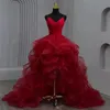 2024 Abito Quinceanera nero con volant scollo a V senza spalline Dolce 15 ragazze corto davanti e strascico lungo abiti da ballo Abiti da Quinceanera