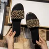 Sandálias de slides metálicas de luxo Designer Slides Leopard Imprimir Chinelos Mulheres Verão Mules Flats Confortáveis ​​Flip Flops Slipper Moda Praia Sandália Sapatos