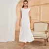 エスニック服の白いサテンアバヤドレスイスラム教徒のノースリーブスリップインナードレス女性のためのインナードレス