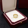2024 Nieuwe luxe bandringen koper met 18k goud vergulde merkontwerper drie lagen brede gegraveerde brede ring voor dames sieraden met box party cadeau