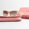 Miumius okulary przeciwsłoneczne damskie Designer S Women Owalne okulary ramy gorąca sprzedaż nieruchomości metalowe nogi Miu