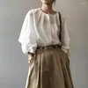 女性のブラウス白人女性スプリングランタンスリーブシャツ韓国シンプルなゆるい丸い首の都市スタイルの衣類カーキプリーツレイヤートップ