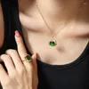 Collana Orecchini Set Orecchino a bottone in cristallo verde Catena con pendente geometrico smeraldo in acciaio inossidabile per donne e ragazze