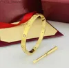 Bracciale di design Coppia Uomo Donna di alta qualità Regalo di compleanno Gioielli per la festa della mamma con cacciavite Ornamenti regalo Accessori all'ingrosso 240228