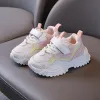 Utomhus 2022 Breatbar grå chunky sneaker för pojkar baby utomhus löpskor flickor rosa tennisskor barn tränare skor f02182