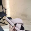 Ciabatte da donna firmate Pantofole da pane di lusso Nuvola morbida nappa Piattaforma da uomo Infradito lettera fibbia dorata Scarpe estive piatte casual EVA Sandali da donna Scarpe graffi