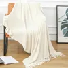 Filtar 2024 City Chenille Sticked Filtar Solid Tassel Home Dekorera soffa Kastskydd Beige Soft vardagsrum Bäddsöverdrag för hösten