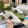 Designer Italien Luxury Sneakers Platform Low Women Shoes Casual Trainers Tiger Brodered Ace Bee White Green Red 1977S Stripes Mens Shoe Walking Sneaker