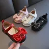 Sneakers Toddler Baby Girls Patent skórzane buty Dzieci Bowknot Mary Jane Princess Dress Buty Bue Bue Chaussure Fille Red White New