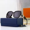 Óculos de sol de grife estilo INS feminino, caixa moderna, óculos resistentes a UV, óculos de sol de malha vermelha com armação grande