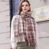 Sciarpe 2023 Sciarpa Donna Inverno Contrasto Check Bavaglino Coppia Scialle scozzese Temperamento versatile Sciarpa calda da donna Bufandas Invierno Mujer Q240228