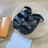 Sandali da donna firmati Scarpe con fibbia di lusso Pantofole con diamanti Scivoli Scarpe casual in pelle di vitello di cristallo Pantofole da spiaggia estive con plateau trapuntato