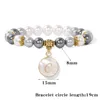 Charm Armbanden 26 Beginletter Armband Kleurrijke Shell Parel Kraal A-Z Alfabet Naam Stretch Bangle Sieraden Cadeau Voor Vrouwen Mannen