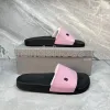 Designer toffel män glider kvinnor sandaler platt gummi tofflor unisex strand flip flops mode paris glider rum tofflor lyx sommarsandal