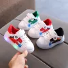 Utomhusbarn Spring Lightup Shoes Kids Tecknad lysande andningsbara sneakers pojkar flickor mode dinasour tryck baby sportskor