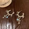 Boucles d'oreilles créoles tendance pour femmes, pompon croisé torsadé en forme de C, opale bleue, cercle Matal, accessoires Y2K, bijoux à la mode