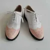 Sapatos casuais vento britânico esculpido branco patente couro brogue lace up mocassins femininos oxford para mulheres