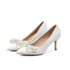 Модельные туфли на тонком высоком каблуке 6 см 8 см с милым бантом и жемчугом, осень 2024, белые элегантные женские туфли-лодочки для свадьбы и невесты для офисной вечеринки
