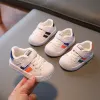 Utomhusbarn Nytt säsong Baby Brand Shoes Trevligt och söta småbarnskor Nyfödda antislippery sneaker andningsbar duk sko spädbarn F06071