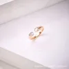 المصمم qeelin الصيني Zodiac Year Qilin فتح خاتم القرع المزدوج للإناث 18K Rose Gold White Fritillaria Red Chalcedony Index Finger Ring