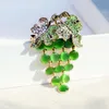 Spilla per accessori per abito con spilla verde uva verde occhio di gatto in lega di fascia alta creativa di nuova frutta alla moda