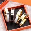 Clic Bracelet Femmes Hommes bracelet bijoux de créateur mode classique décontracté sportif unisexe cadeaux bijoux en acier inoxydable 19 couleur sélectionner 17 largeur 12mm 240228