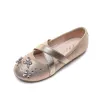 أحذية رياضية جديدة للأطفال أحذية راينستون جلدية الصيف الأميرة الأميرة Girls Party Dance Shoes Soft Baby Student Flats Kids Performance Shoes