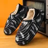 Pantofole scarpe casual per uomini comodi modelli di velluto a tutta partita più madri mantengono il caldo elastico impermeabile senza slip resistente
