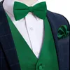 Gilet verde solido in raso per uomo Abito in seta Papillon pregiato Set da sposa Business Smoking formale senza maniche Gilet maschile Blazer 240228