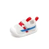 Utomhusbarn Sportskor 2022 Spring Boys and Girls Little White Shoes Breattable Mesh Shoes Soft Sules Baby Walking Shoes