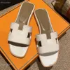 Designer Slides Sandal brand Slippers sandals Beach Classic Flat Sandal Luxury Summer Lady Leather Flip Flops Men Womens