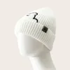 Berets 2024 Cute Bear Embroideried Knitted Beanie Hat Bonet Fashion Black White Pink Grey Winter Crochet Wool Hats For Women Men