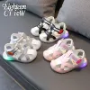 Taille extérieure 2130 enfants sandales de plage chaussures de bébé éclairage garçons antidérapant sandales à fond souple enfants lumineux antidérapant chaussures pour tout-petits