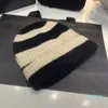 Modedesigner beanies för kvinnor män par skalle kepsar höst vinter varma hattar gåvor