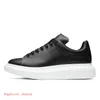 Designers Oversizeds Leather Suede Casual Shoes Trainers Men Women Triple White Black Grey Tennis Velvet Espadrilles Luxury Rubbers Sole Brand Jogging Sneakers V6