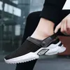 Sandales Techwear Caoutchouc Strass Tongs Homme Absorption Chaussures Chue Baskets Designer Luxe 2024 Tennis Bot